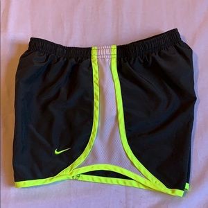 Nike Girls' Dry Heathered Tempo Running Shorts